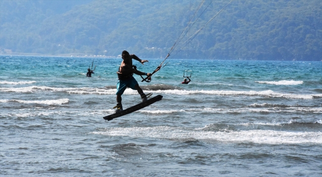 Dünyaca ünlü sörfçüler Gökova Körfezi'nde yarışacak